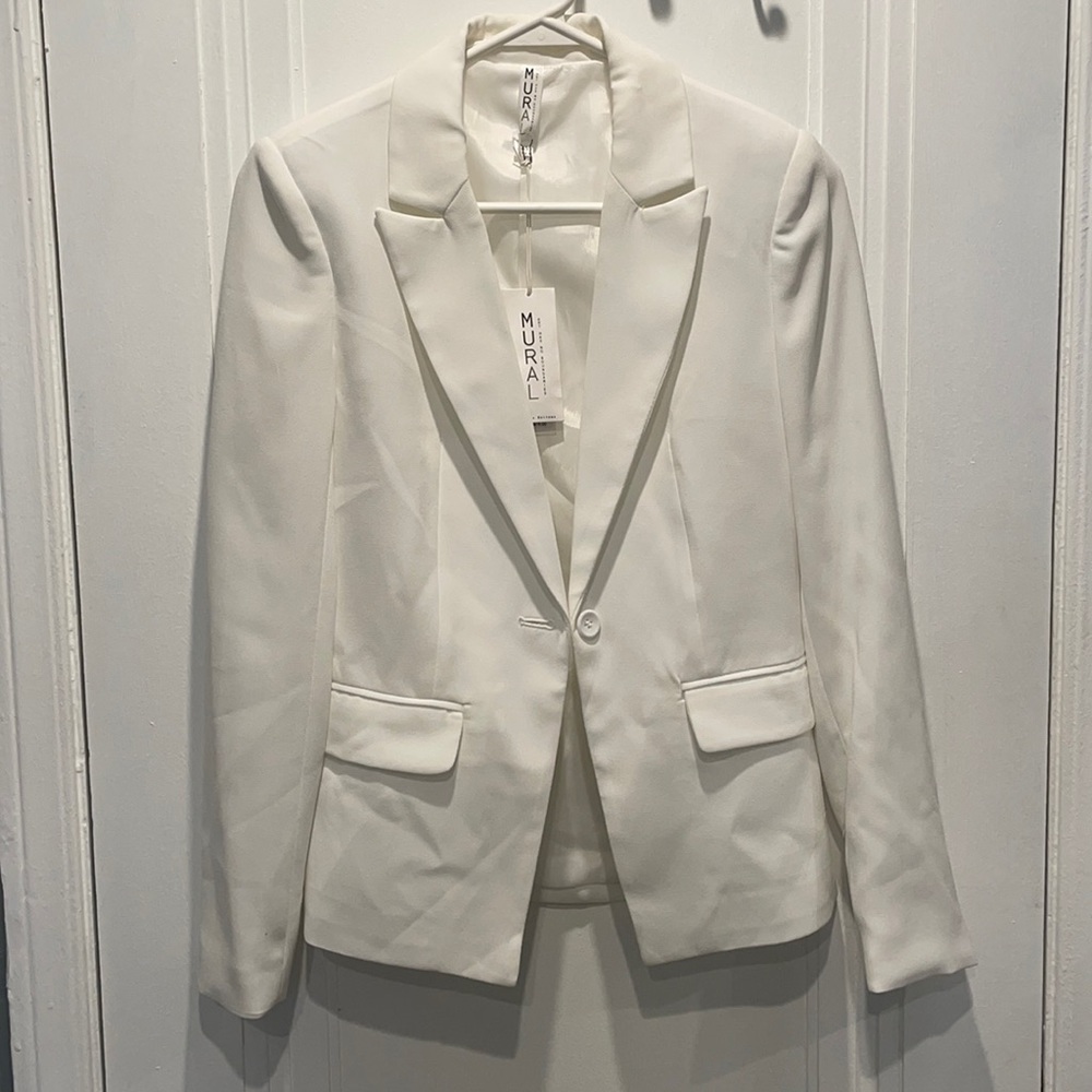 NWT Mural White Button down blazer